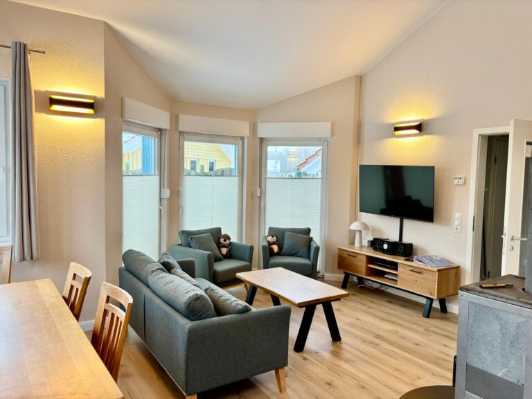 Ferienhaus Juki Wohn-Esszimmer